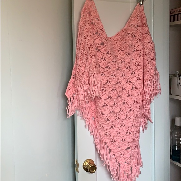 Triangular pink shell design shawl/wrap - Picture 1 of 5